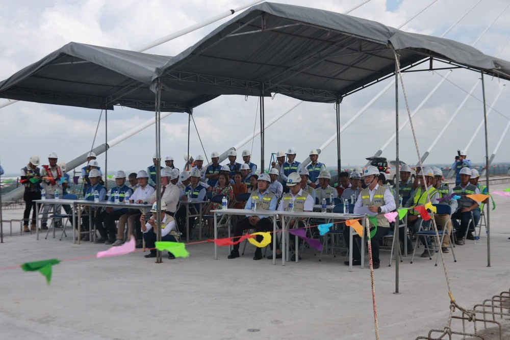 Toàn cảnh buổi lễ.