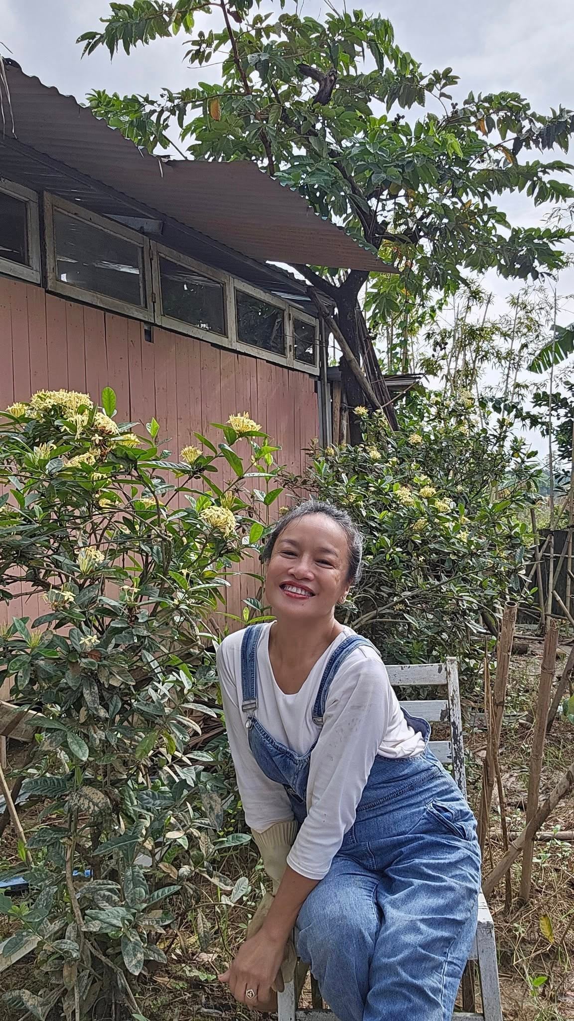 Diễn viên Tú Oanh cho biết bắt đầu làm vườn từ năm 2019 khi dịch COVID-19 bùng phát và Hà Nội thực hiện giãn cách xã hội. Ảnh: FB Oanh Le Tu