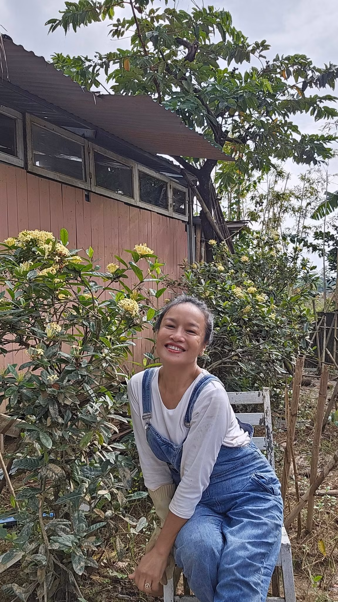 Diễn viên Tú Oanh cho biết bắt đầu làm vườn từ năm 2019 khi dịch COVID-19 bùng phát và Hà Nội thực hiện giãn cách xã hội. Ảnh: FB Oanh Le Tu