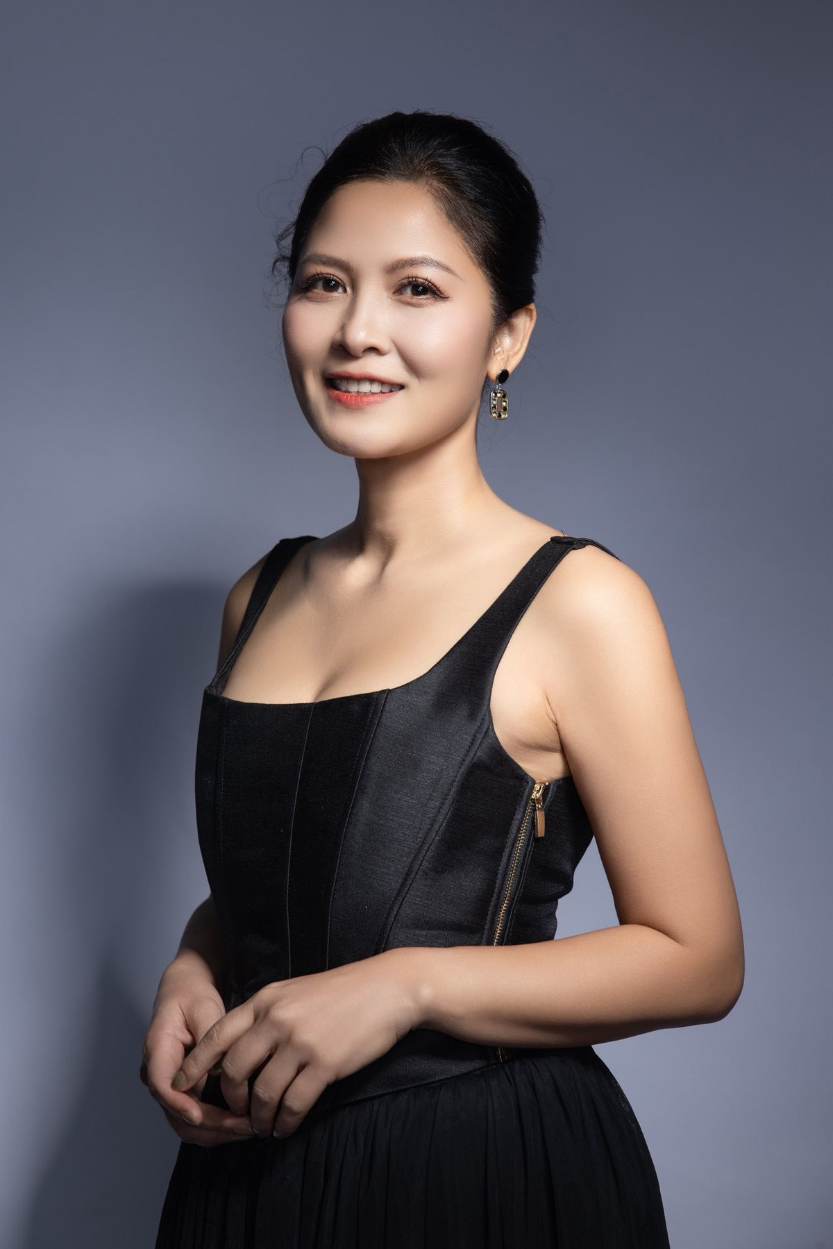 Diễn viên Đinh Thúy Hà là gương mặt quen thuộc trên màn ảnh nhỏ qua nhiều bộ phim như: Bến không chồng, Về nhà đi con, Sinh tử, Mưa đỏ...Ảnh: FB Đinh Thị Thúy Hà