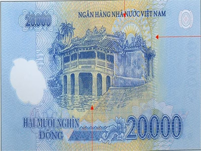 Tờ tiền 20.000 đồng có màu xanh lơ đậm tổng thể, phát hành năm 2006, in hình ảnh Chùa Cầu, Hội An. Ảnh: Tiền phong