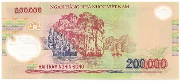 Tờ tiền mệnh giá 200.000 đồng màu đỏ nâu, phát hành năm 2006, mặt sau in phong cảnh vịnh Hạ Long. Ảnh: Internet