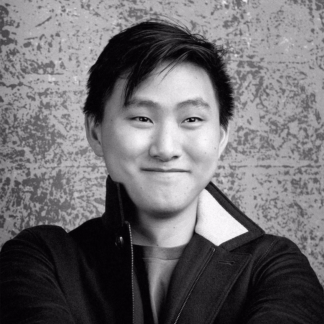 Shayne Coplan (27 tuổi, 1 tỷ USD) từng học ngành Khoa học Máy tính tại New York University (NYU) nhưng bỏ học để thành lập Polymarket vào năm 2020. Polymarket là nền tảng dự đoán thị trường dựa trên tiền ảo lớn nhất thế giới. Ảnh: Foerbes