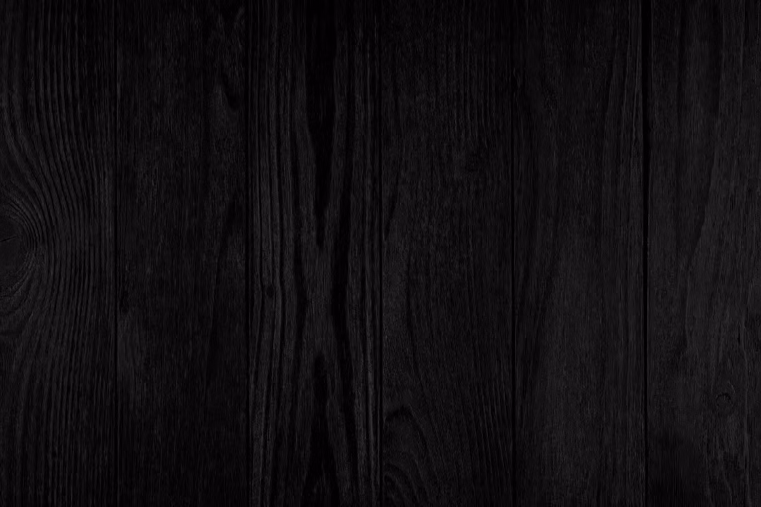 Gỗ đen châu Phi được biết đến là loại gỗ đắt nhất thế giới với mức giá lên đến hơn 14.000 USD (hơn 300 triệu đồng) mỗi mét khối. Ảnh: Glamorwood