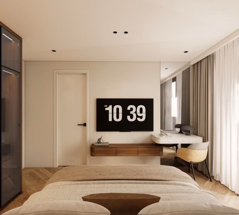 Phòng ngủ tiện nghi với gam màu trầm ấm cúng. Ảnh: FBNV