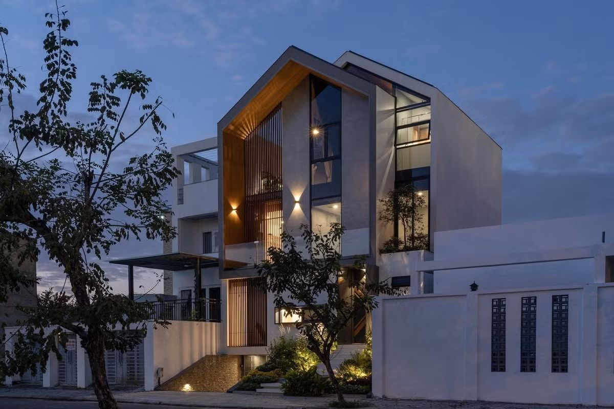 Vị trí của cửa sổ và cửa ra vào được tính toán cẩn thận để đảm bảo luồng không khí ổn định trong suốt cả năm. Ảnh: Tô Hữu Dũng