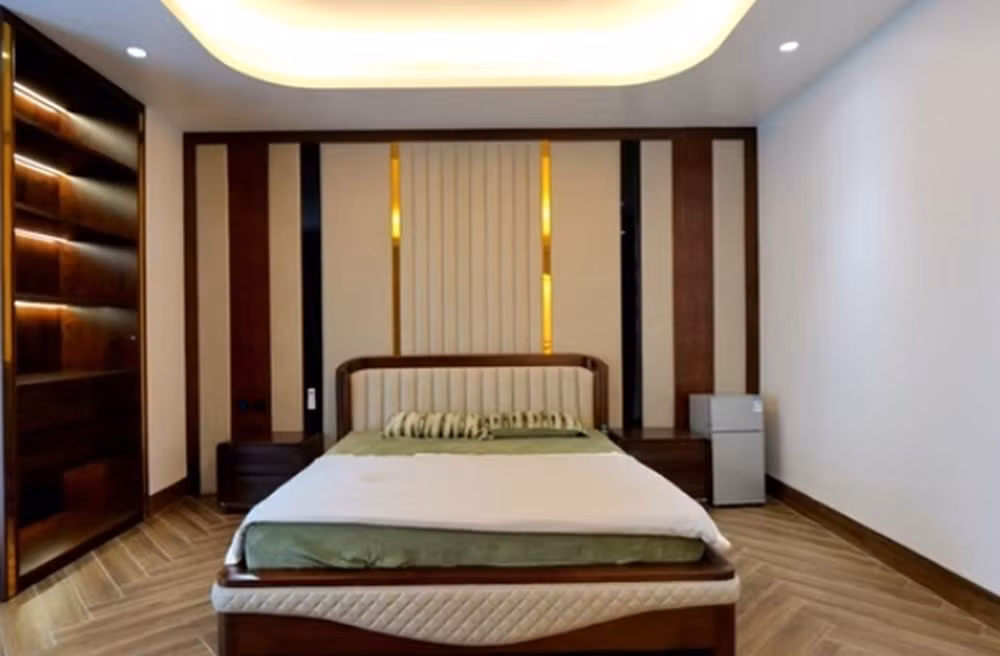 Nội thất phòng ngủ sử dụng gỗ óc chó. Ảnh chụp màn hình NhaF