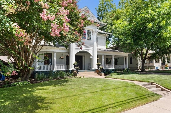 Căn biệt thự được xây từ đầu thế kỷ XX lấy cảm hứng từ Hy Lạp cổ đại. Ảnh: Giadinhxahoi