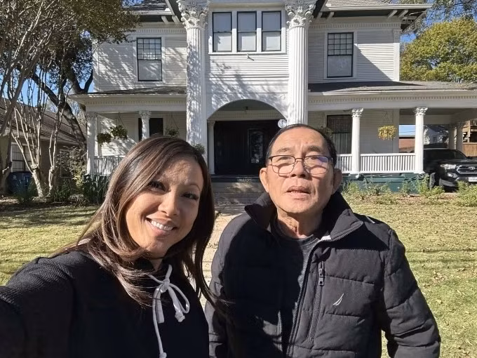 Mới đây, Hoa hậu Ngô Mỹ Uyên mua biệt thự nhà gần 500m², gồm 6 phòng ngủ và sân vườn rộng rãi để bố mẹ hưởng tuổi già ở Dallas, bang Texas. Ảnh: Ngoisao