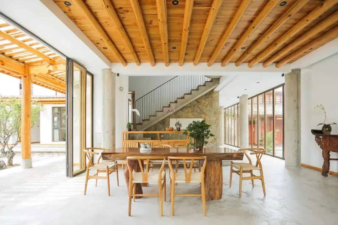 Tầng 1 là phòng khách và không gian sinh hoạt chung. Ảnh: Toutiao