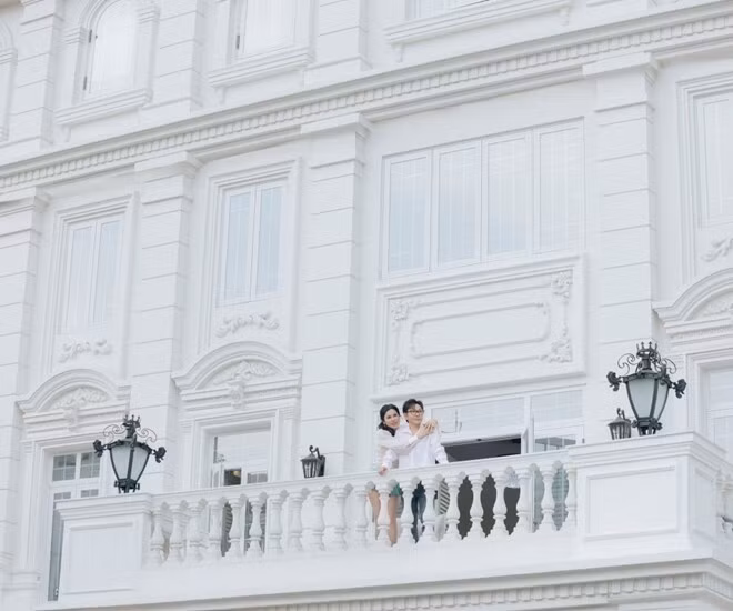 Mang phong cách tân cổ điển, căn biệt thự nổi bật với kiến trúc tinh xảo. Ảnh: FBNV