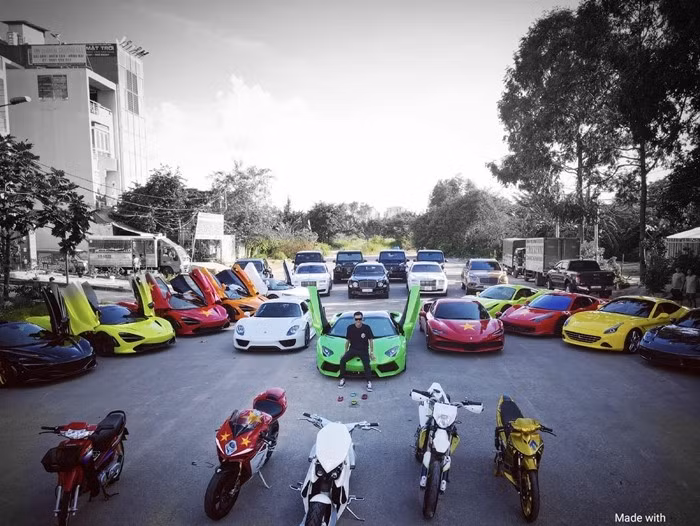 Trên trang Facebook cá nhân, Phan Công Khanh thường xuyên đăng tải bài viết khoe siêu xe, hành trình siêu xe cùng với những người nổi tiếng tại Việt Nam như các cầu thủ bóng đá, ca sĩ hay doanh nhân nổi tiếng...Ảnh: FBNV