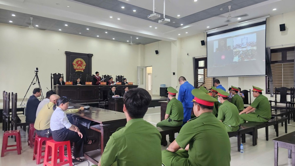 Quang cảnh phiên xét xử