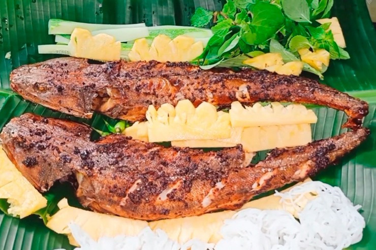 Cá chai góp mặt trong thực đơn của các nhà hàng, quán ăn lớn nhỏ với nhiều món như chiên giòn, nướng trui, rim mặn ngọt hay kho tộ, kho nghệ tươi. Ảnh: Arttimes