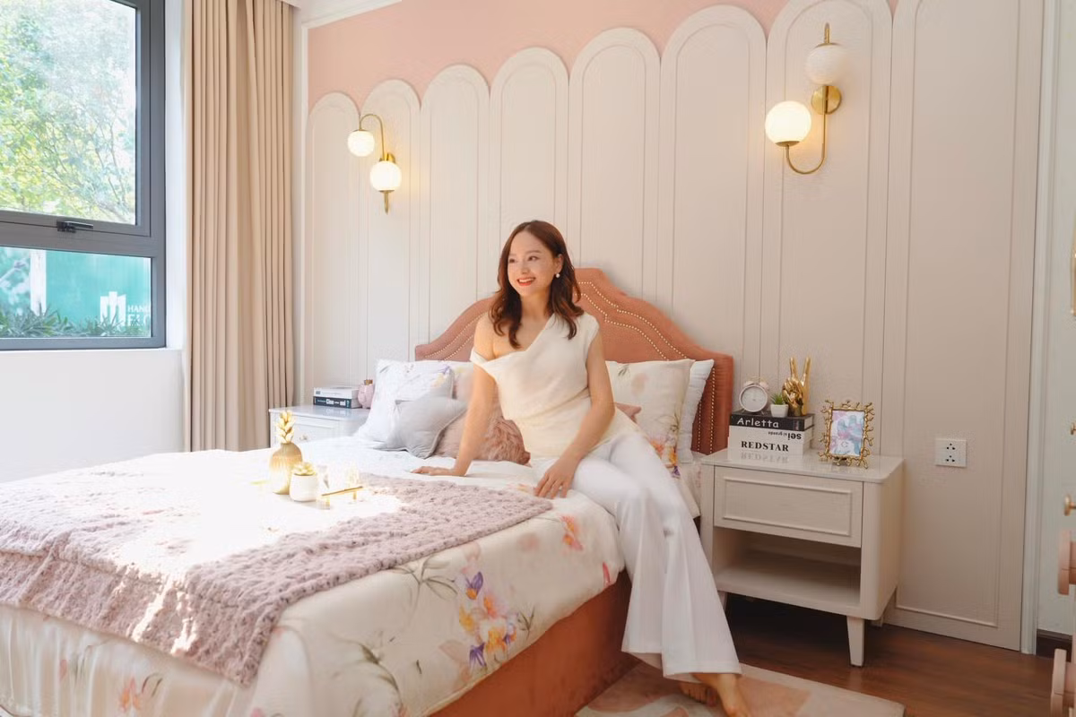 Các phòng ngủ đều có cửa sổ lớn, lấy ánh tự nhiên tối đa. Ảnh: FBNV >>> Mời độc giả xem video: Nhà 25m2 - cơ hội cho nhiều người. Nguồn: VTV24