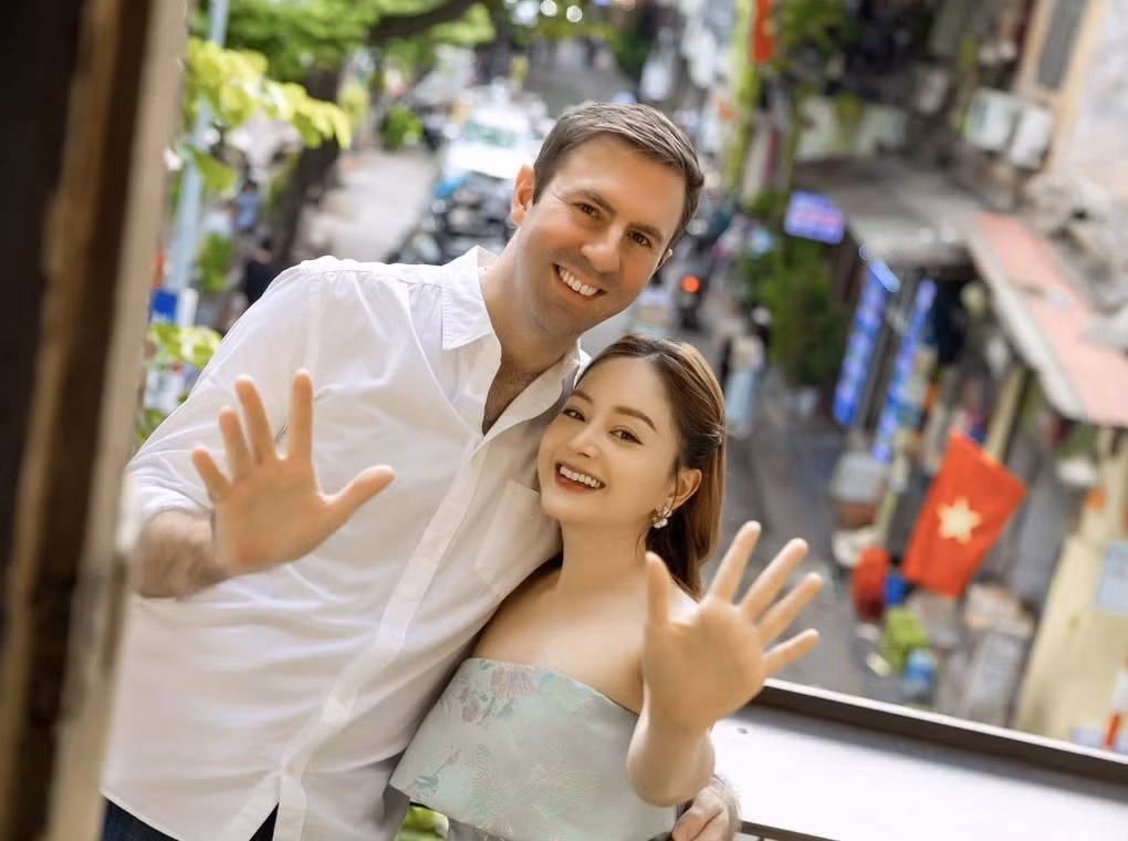 Mới đây, Lan Phương tiết lộ đã ly thân chồng Tây do những vết thương nằm sâu bên trong khiến nhiều khán giả bất ngờ và tiếc nuối. Ảnh: FBNV