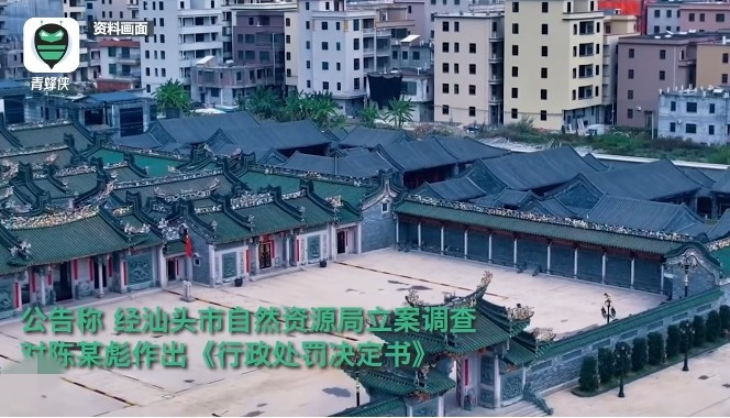 Bên trong, nhiều chi tiết hoa văn chạm khắc tinh xảo, thể hiện tay nghề đỉnh cao của các nghệ nhân. Ảnh: Paper