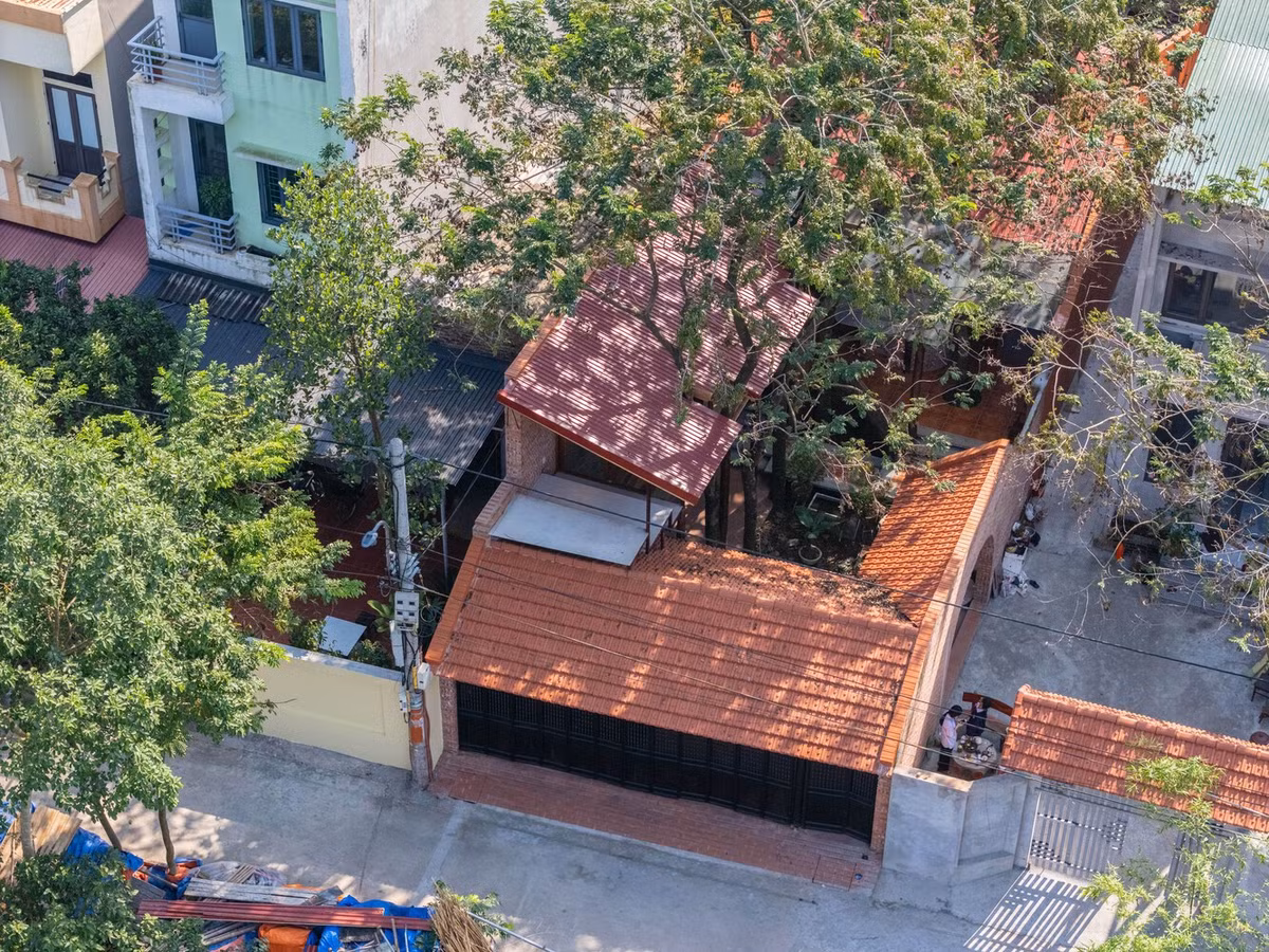 Nang House là một ngôi nhà nhỏ, được xây dựng ở vùng ngoại ô Hà Nội, nơi quá trình đô thị hóa diễn ra nhanh, dần phá vỡ cấu trúc nông thôn truyền thống. Ảnh: Trieu Chien