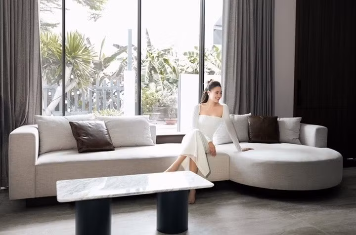 Ngô Kiến Huy từng tiết lộ, căn biệt thự bề thế của Ninh Dương Lan Ngọc có giá ước tính lên tới 70 tỷ đồng. Ảnh: FBNV