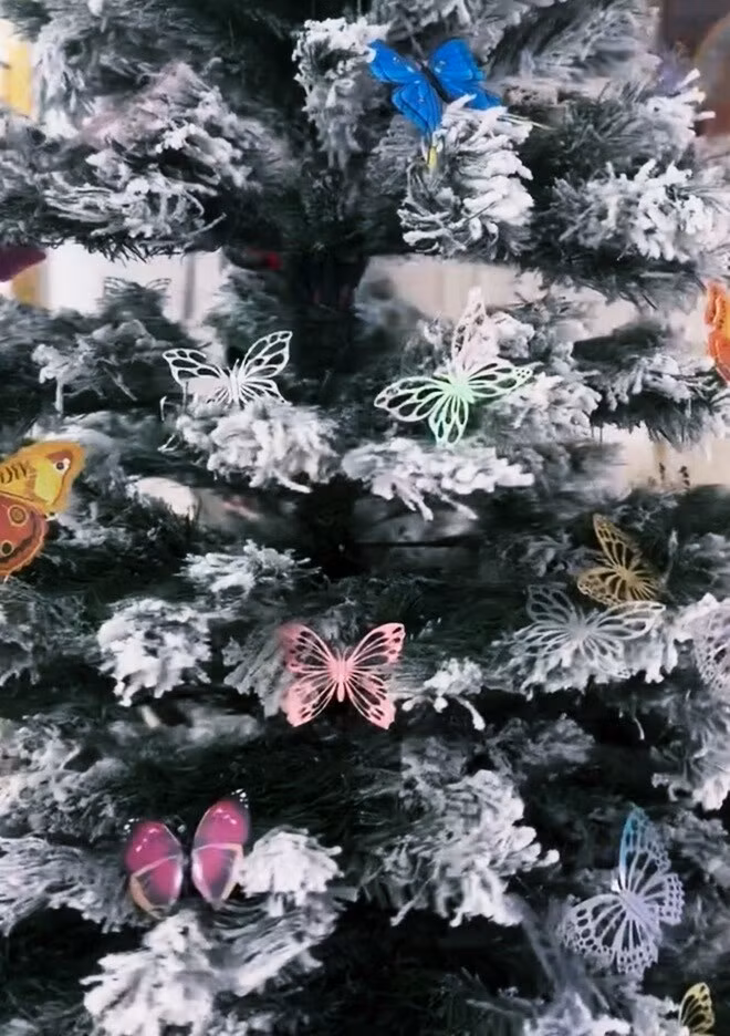 Phong cách này mang hơi hướng cổ tích, bay bổng, thể hiện nét nữ tính và thẩm mỹ riêng biệt của gia chủ. Ảnh: FBNV