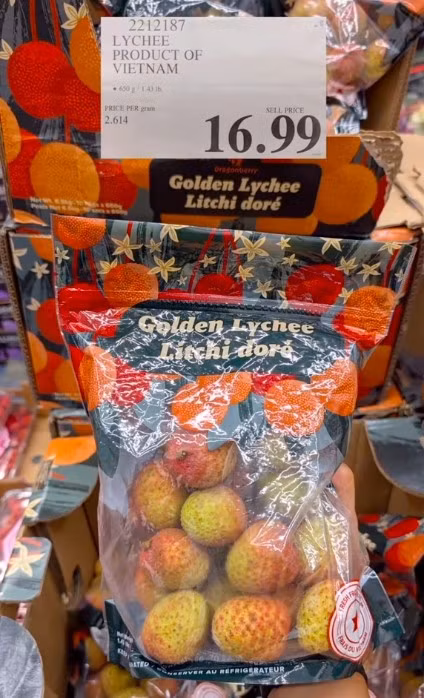 Tại siêu thị Costco Canada, vải thiều Việt Nam có giá 2,614 CAD/gram, tương đương 26,14 CAD/kg (gần 500.000 đồng/kg), giá khuyến mãi hiện là 16,99 CAD/650gram. Ảnh chụp màn hình