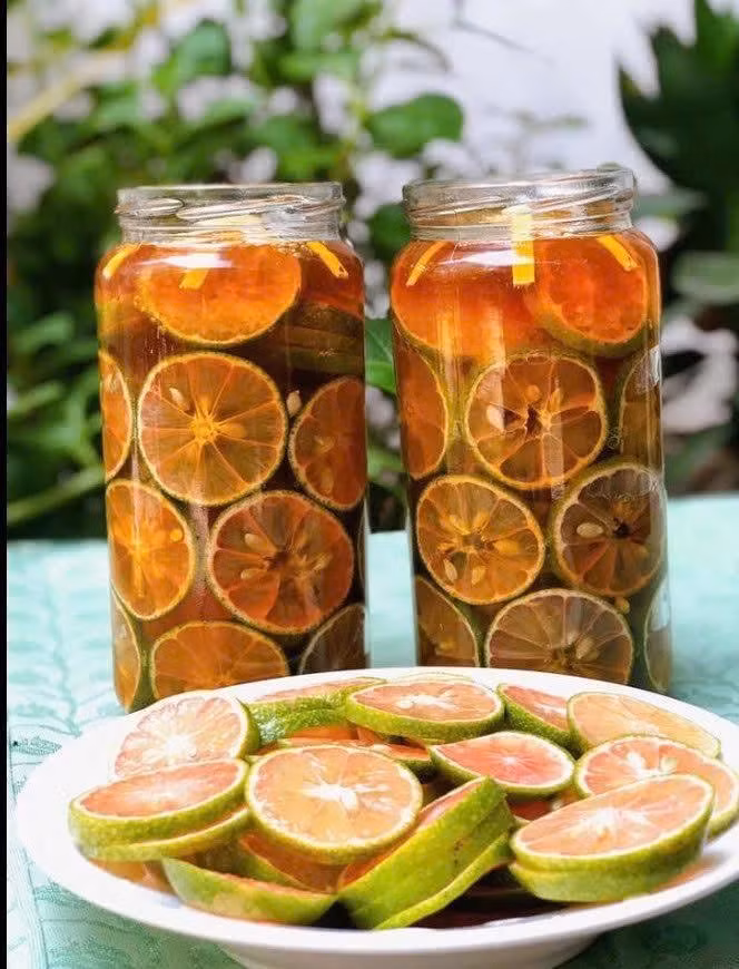 Chanh đào rừng được sử dụng để ngâm mật ong trị ho, đau họng hoặc làm nước giải khát. Ảnh: Facebook