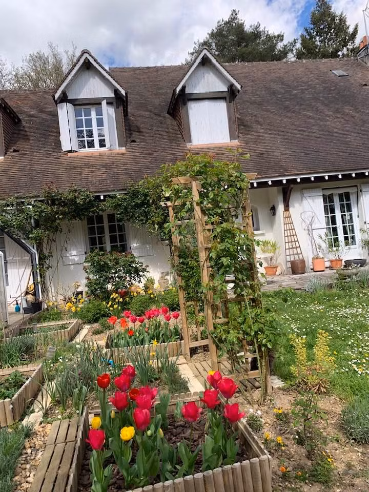 Tại Pháp, NSƯT Lê Vi cùng chồng - anh Cyril Lapointe tạo dựng nên một không gian sống đầy chất thơ. Ảnh: FB Tran Le Vi Levi