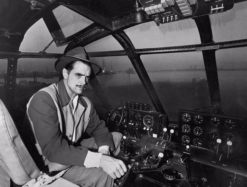 Howard Hughes từng thuê một đội ngũ công nhân chỉ để bắt ruồi trong khu biệt thự của mình. Ảnh: Getty