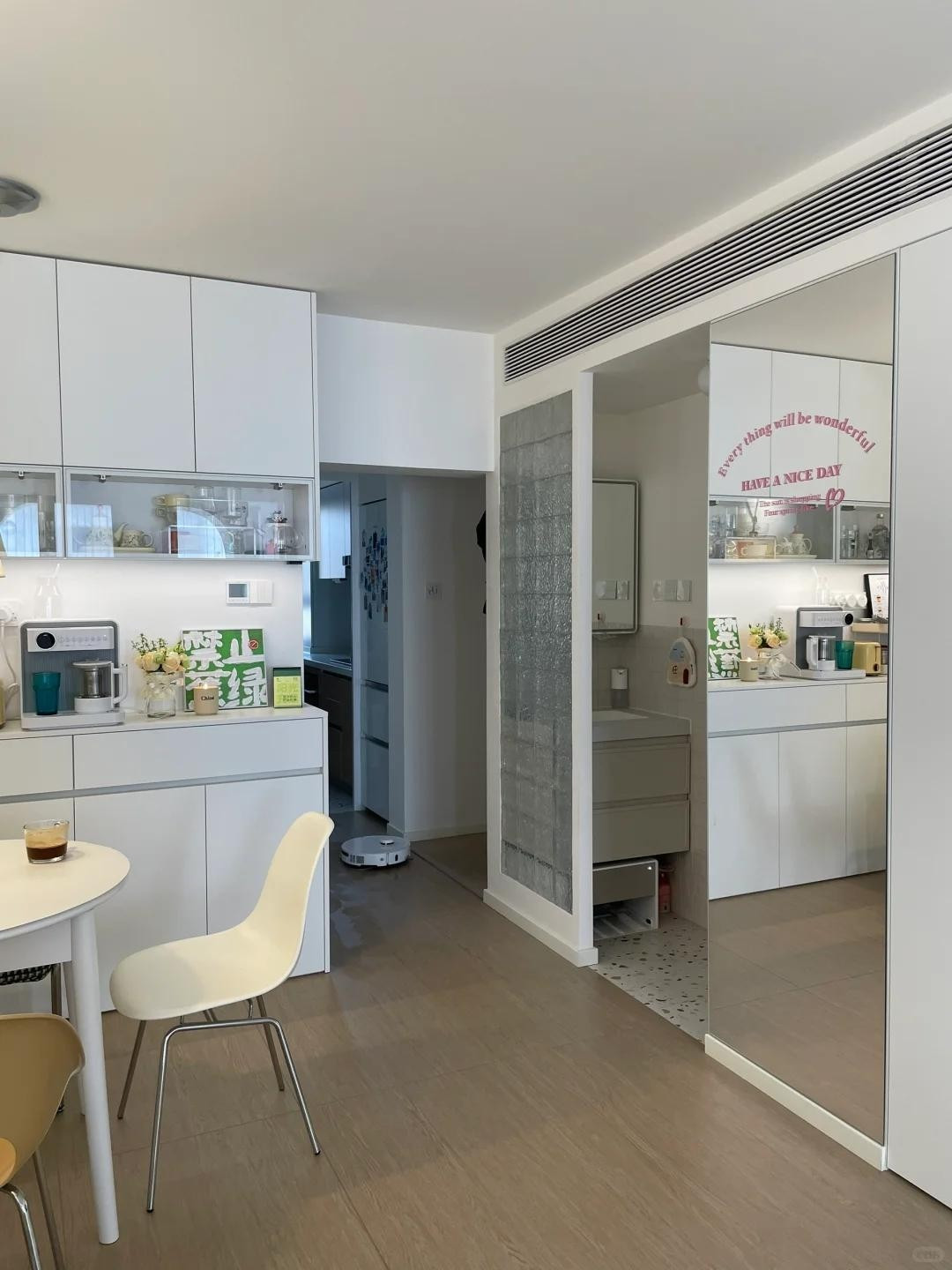 Khu bếp nhỏ gọn, tối ưu mọi công năng. Ảnh: Toutiao