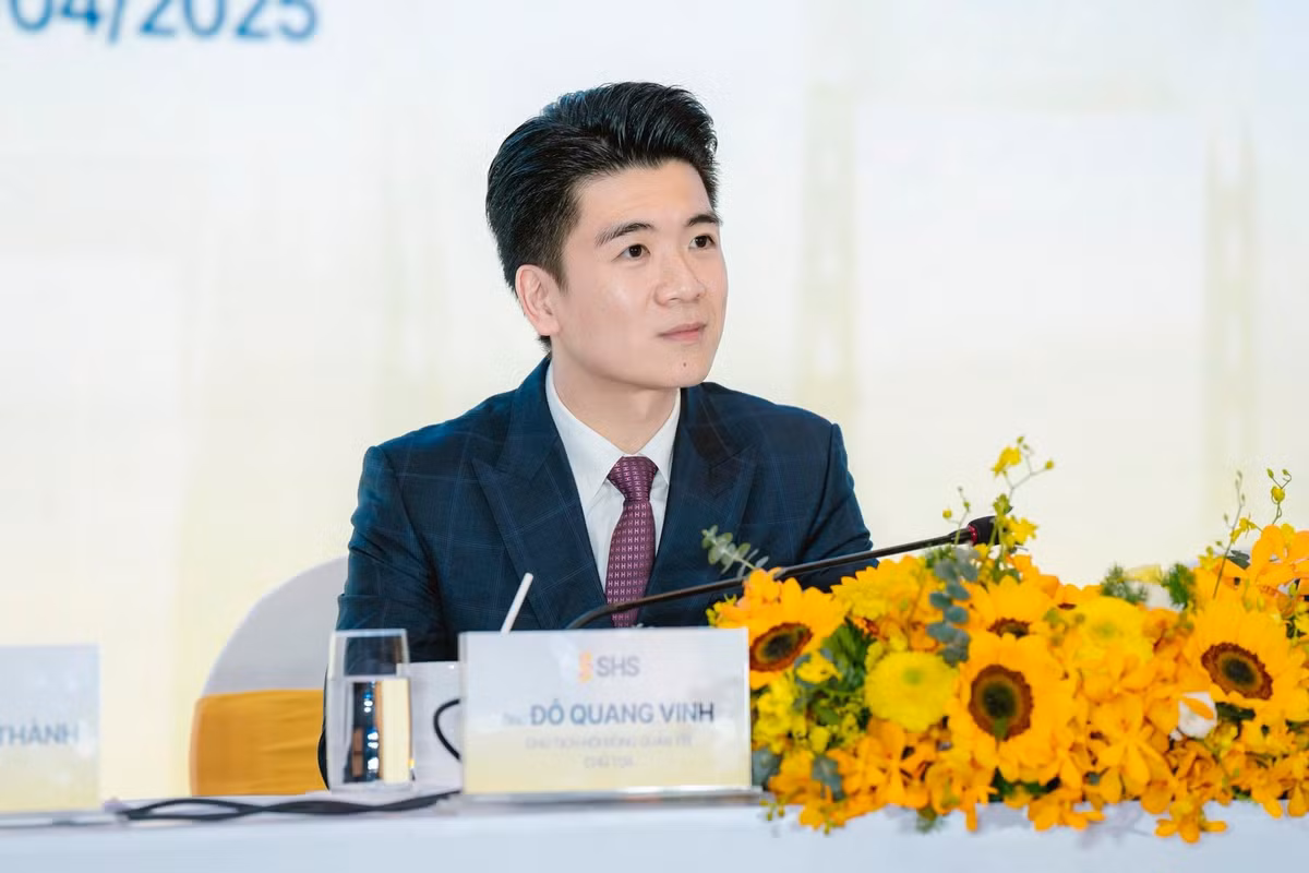 Đỗ Quang Vinh là một trong những lãnh đạo trẻ tuổi nhất trong ngành ngân hàng Việt Nam khi ngoài 30 tuổi đã bổ nhiệm vào vị trí Phó Chủ tịch Ngân hàng SHB. Ảnh: FB Đỗ Quang Vinh