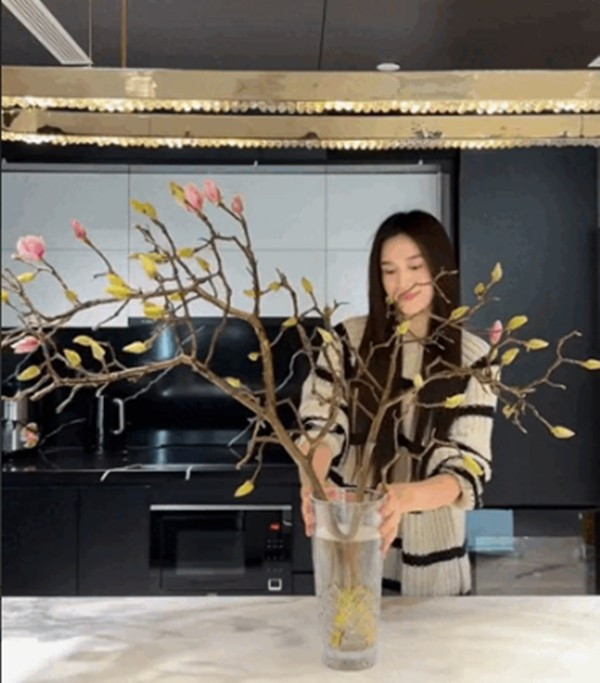 Đây là những loài hoa vừa sang trọng, vừa mang không khí Tết nhẹ nhàng. Ảnh chụp màn hình