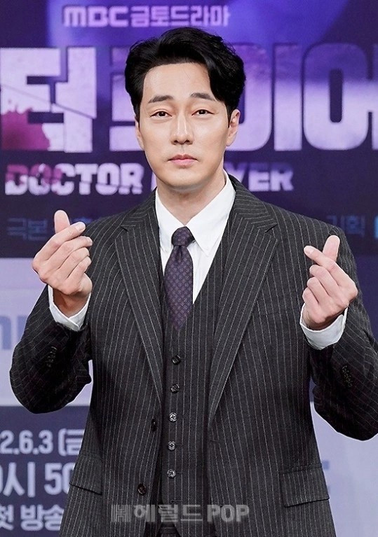 Sự lớn mạnh của 51K Entertainment ở nhiều lĩnh vực như đào tạo, quản lý các nghệ sĩ, đầu tư sản xuất và xuất khẩu phim truyền hình... mang về cho So Ji Sub lợi nhuận hàng trăm tỷ won mỗi năm. Ảnh: Allkpop