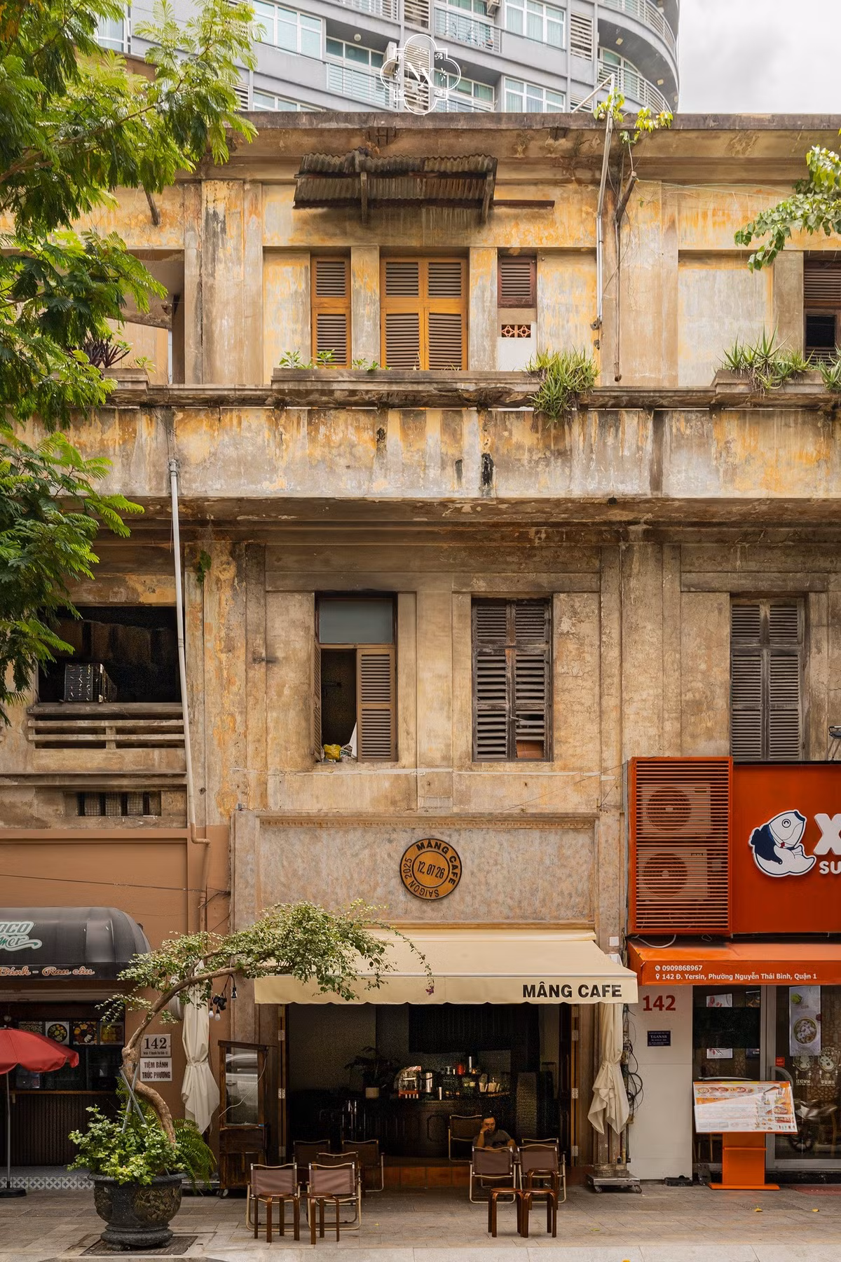 Tầng trệt được chia nhỏ cho các hộ kinh doanh. Ảnh: FB Nguyễn Xuân