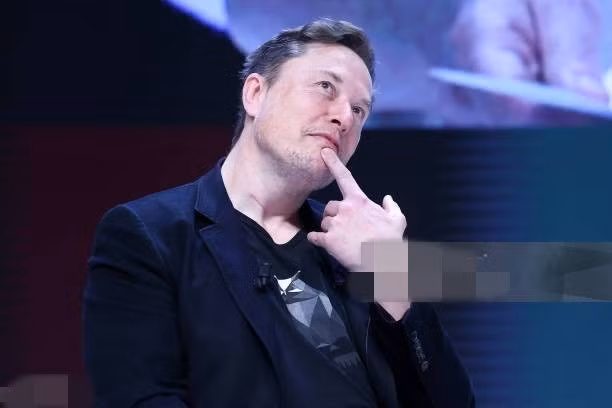 Tỷ phú Elon Musk bắt đầu ngày mới vào khoảng 7 giờ sáng. Tuy nhiên, Musk ưu tiên giải quyết các vấn đề kỹ thuật quan trọng nhất, thay vì sa lầy vào email. Ảnh: Getty
