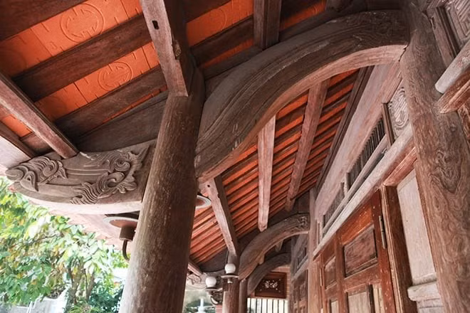 Năm 2010, ông Khổng Trọng Bình tình cờ mua lại một khung nhà cổ (xây dựng hơn một thế kỷ trước) từ một người bạn với giá 350 triệu đồng. Ảnh: Dân Việt