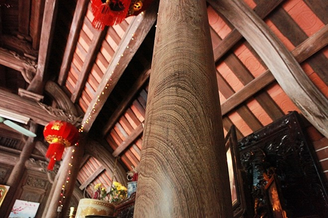 Kèo và xà được chạm trổ tinh xảo. Ảnh: Dân Việt