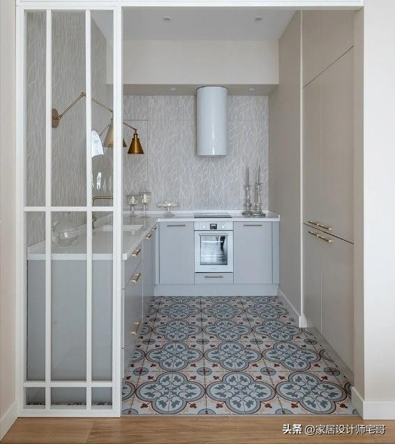 Bếp chữ L tiết kiệm diện tích tối đa, phù hợp với căn hộ hẹp chiều ngang. Ảnh: Sohu