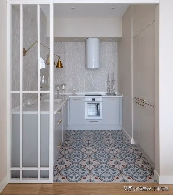 Bếp chữ L tiết kiệm diện tích tối đa, phù hợp với căn hộ hẹp chiều ngang. Ảnh: Sohu