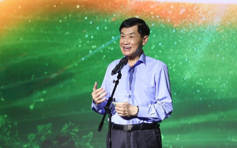 Đáng chú ý, số tiền này được trích từ quỹ lương hưu của ông, với sự đồng tình hoàn toàn từ các con. Ảnh: VTV