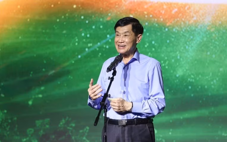 Đáng chú ý, số tiền này được trích từ quỹ lương hưu của ông, với sự đồng tình hoàn toàn từ các con. Ảnh: VTV