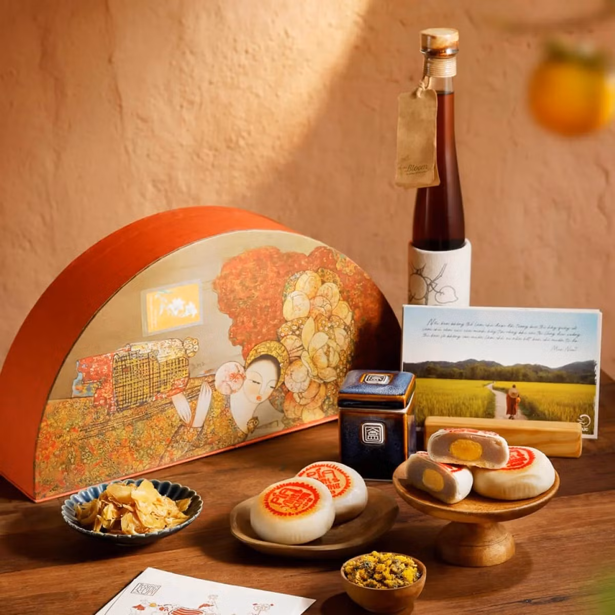 Những sản phẩm cao cấp này được ưa chuộng vì vừa có thể làm quà biếu, vừa có thể tái sử dụng hộp hay làm vật phẩm trang trí trong nhà. Ảnh: The Bloom