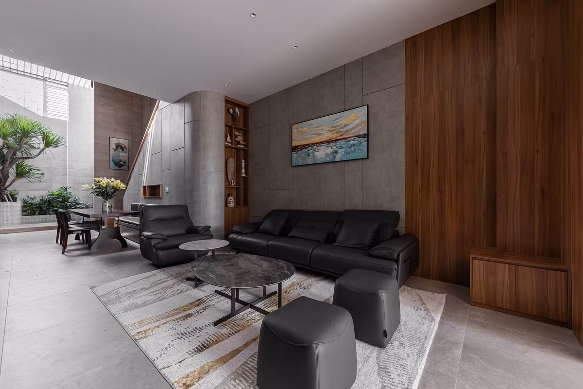 Phía trước các phòng ngủ có ban công xanh, nơi trồng nhiều cây tạo bóng mát, góp phần điều hòa vi khí hậu. Ảnh: Minq Bui