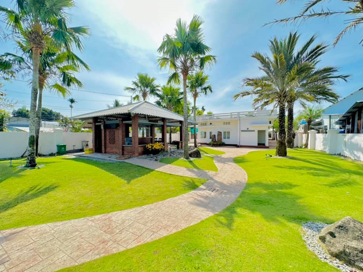 Nhiều người ví nhà vườn của Lâm Hùng như biệt phủ, resort... Ảnh: Vietnamnet