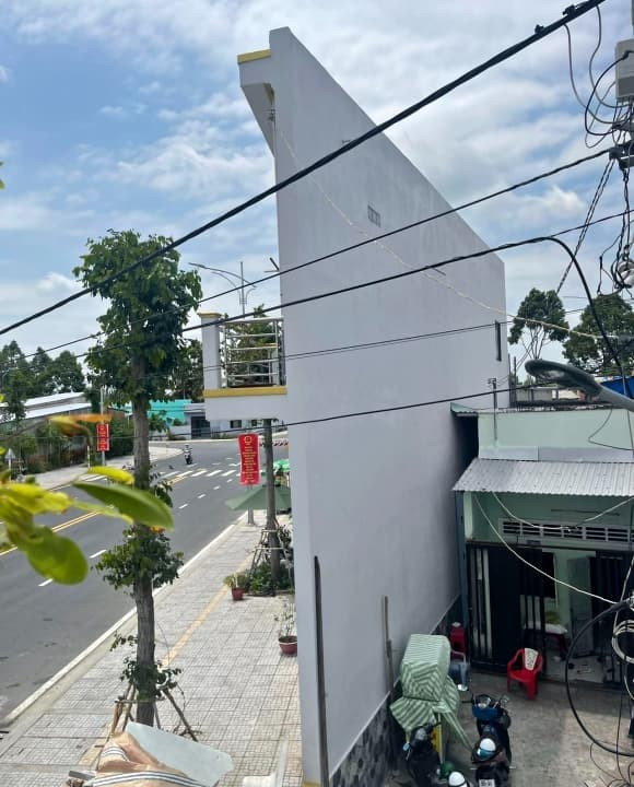 Ngôi nhà được xây dựng khoảng tháng 4/2025, thời điểm khu vực đang giải tỏa để xây mới tuyến đường Lý Thánh Tông. Ảnh: Facebook