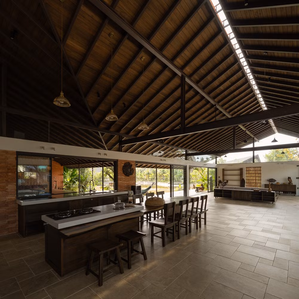 Khu bếp rộng mở. Ảnh: Quang Đàm