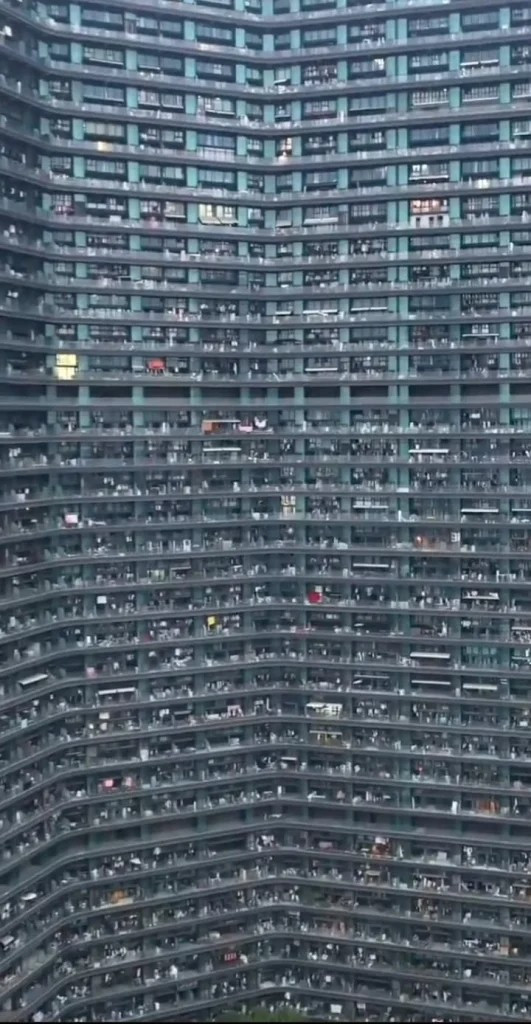 Theo thiết kế, tòa nhà có thể chứa tới 30.000 cư dân, đồng nghĩa với việc vẫn còn "chỗ trống" cho khoảng 10.000 người nữa. Ảnh: Parametric-architecture