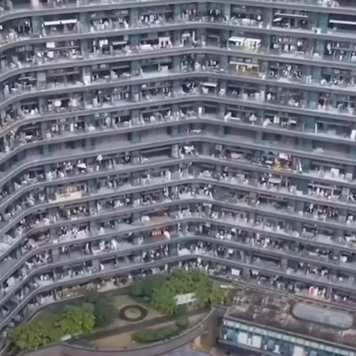 Một số người trầm trồ trước khả năng tổ chức không gian và tư duy kiến trúc hiện đại, cho rằng đây là giải pháp hợp lý cho bài toán dân số tại các đô thị đông đúc. Ảnh: UNILAD Tech