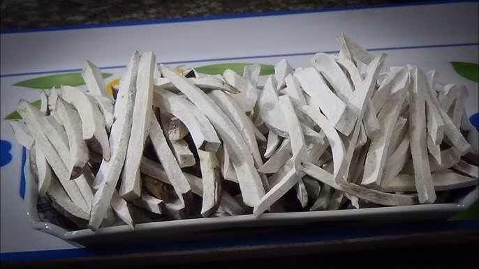 Ngày nay, khoai xéo không còn là món ăn "cứu đói" mà xuất hiện trong danh mục các món đặc sản quê, được bán rộng rãi trên chợ mạng và cả tại các siêu thị. Ảnh: YouTube