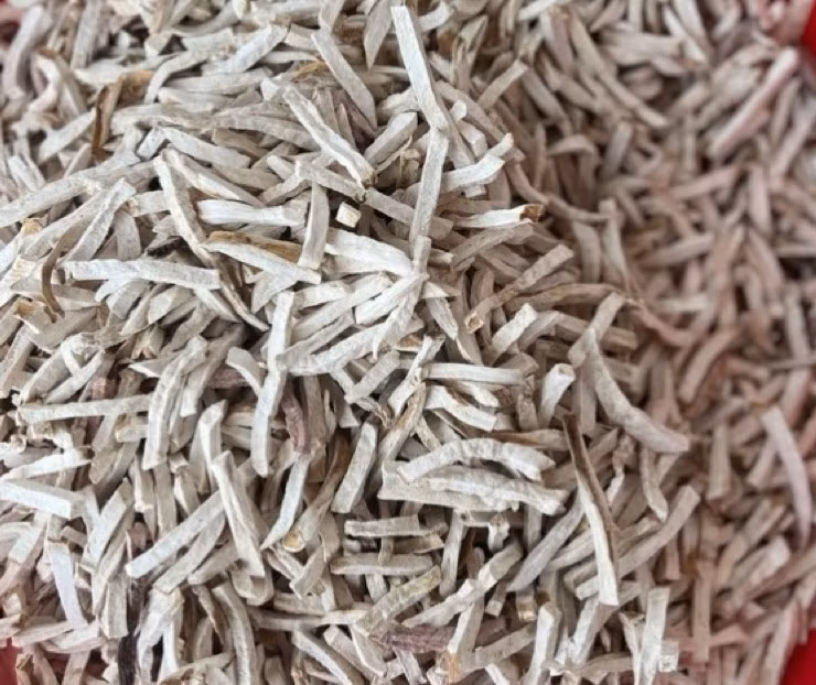 Trong ký ức nhiều thế hệ người Việt, nhất là ở miền Trung nắng gió, khoai lang khô và khoai xéo từng là món quen thuộc gắn với những ngày khó khăn, đói giáp hạt. Ảnh: Shopee