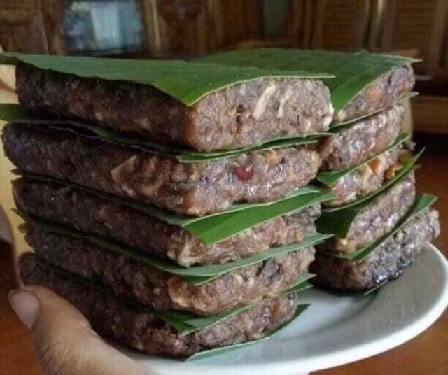 Không chỉ mua khoai xéo ăn sáng, nhiều khách hàng còn đặt buổi chiều để thưởng thức như món quà vặt dân dã. Ảnh: Bachhoaextra